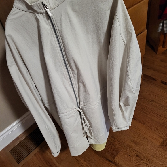 Lululemon bone coloured fall jacket Cinch waist size medium - Picture 2 of 5